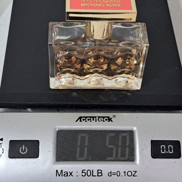 Michael Kors Very Hollywood EAU de Parfum Made in US 1.0 FL oz 75% full - Picture 3 of 7